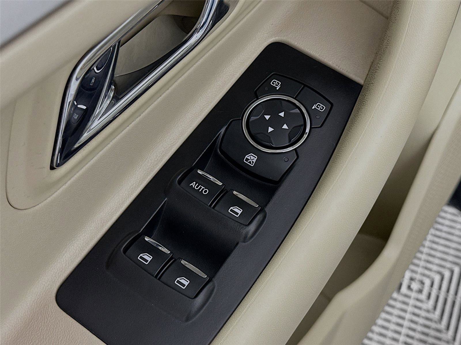 Used 2018 Ford Taurus SE FWD image 19