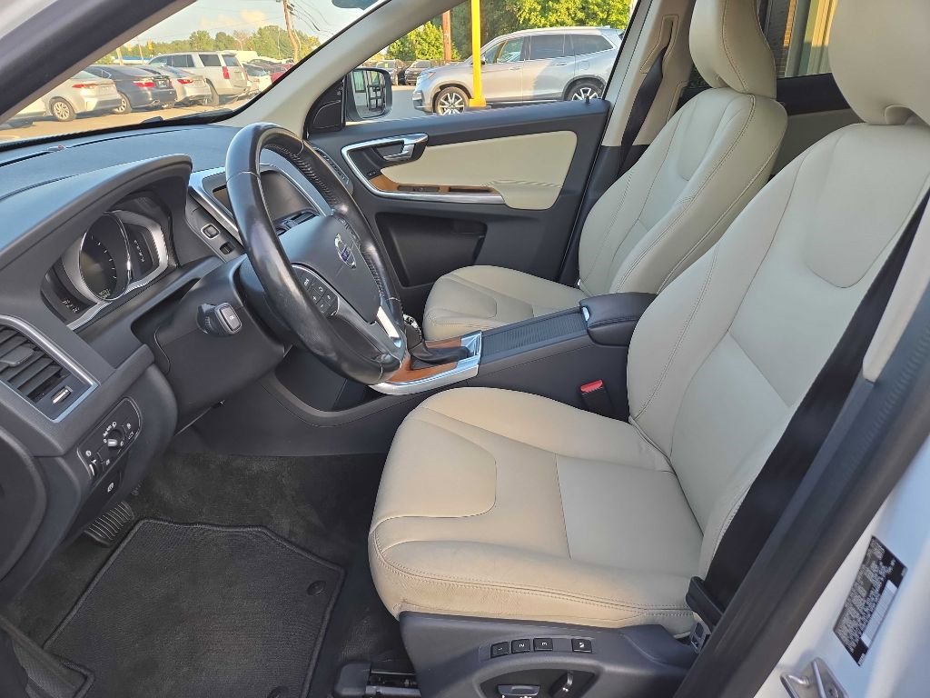 Used 2017 Volvo XC60 T6 Inscription w/ Climate Package image 20