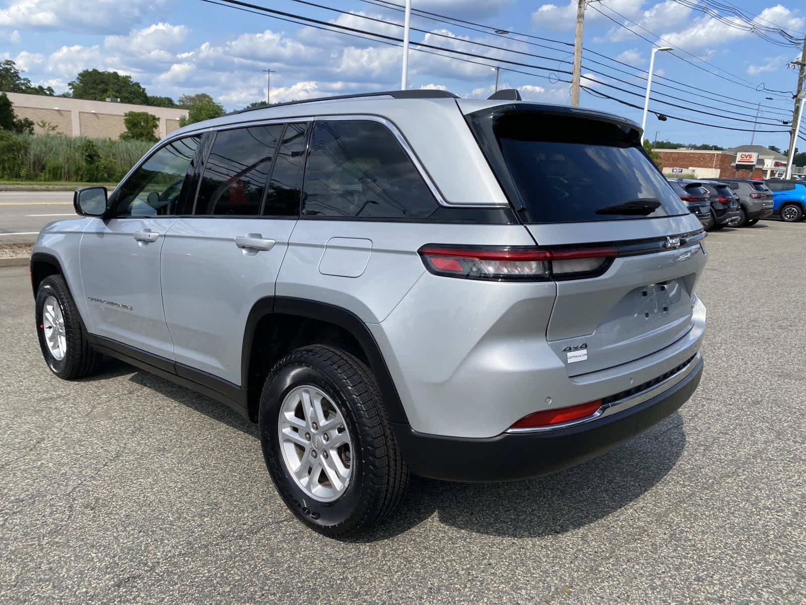 Certified 2023 Jeep Grand Cherokee Laredo AWD/4WD image 6