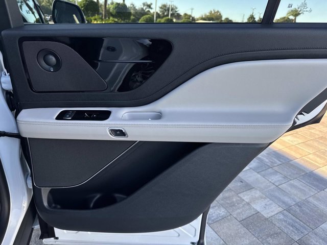 New 2026 Lincoln Aviator 2WD image 21