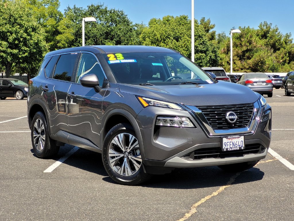 Used 2023 Nissan Rogue SV FWD image 2