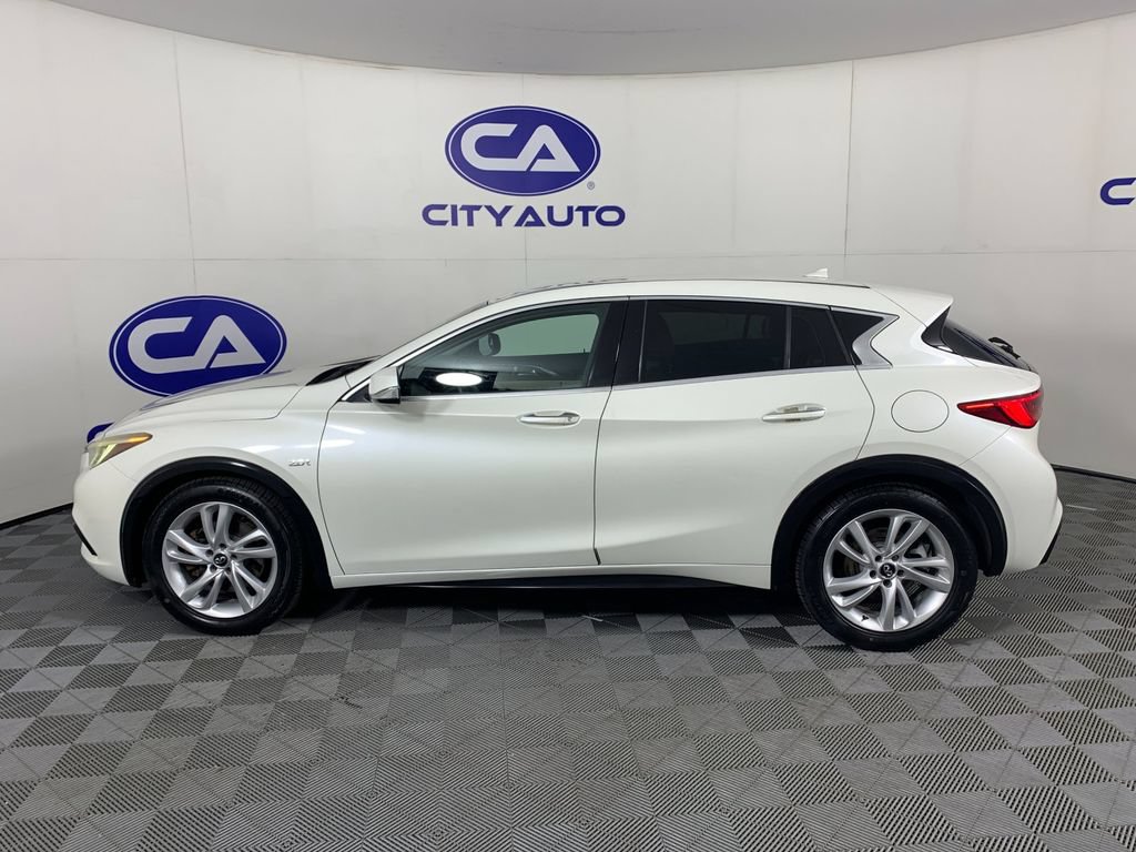 Used 2017 INFINITI QX30 w/ Cargo Package FWD image 6