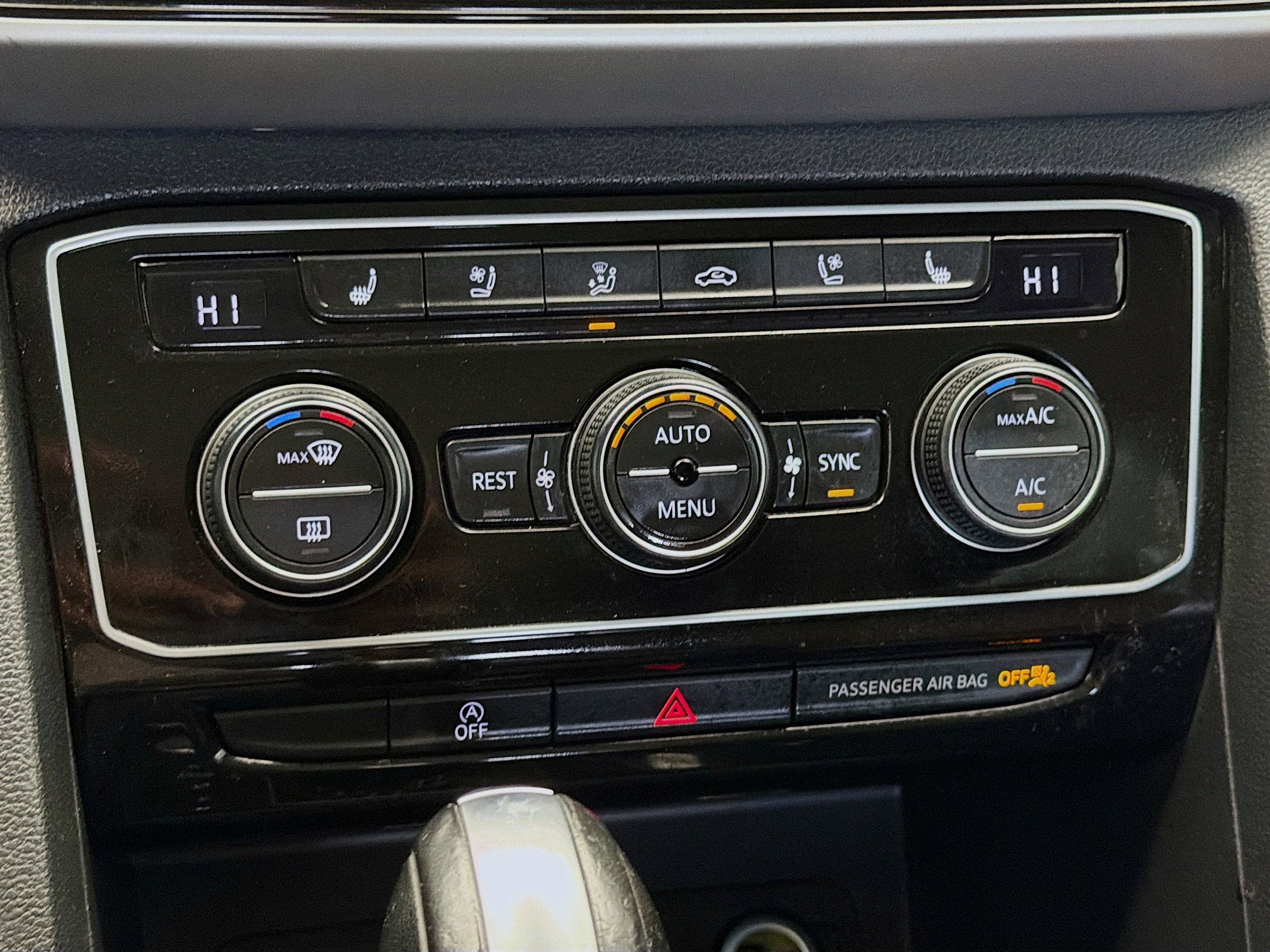 Used 2022 Volkswagen Atlas SEL Premium image 10