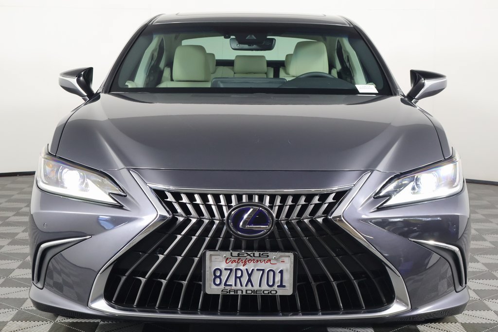 Certified 2022 Lexus ES 300h w/ Premium Package FWD image 2