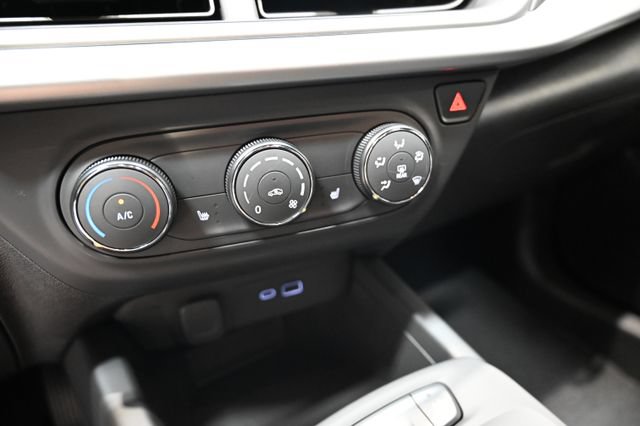 New 2026 Chevrolet Trax RS w/ Sunroof Package FWD image 17