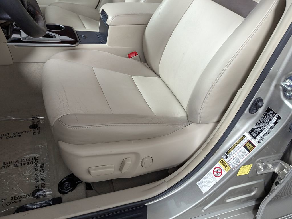 Used 2014 Toyota Camry XLE image 17