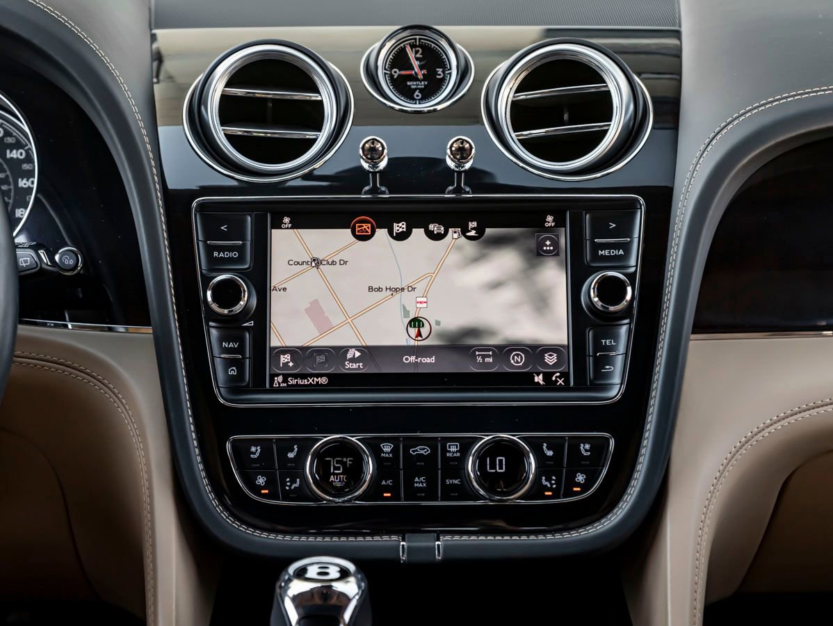 Used 2018 Bentley Bentayga image 21