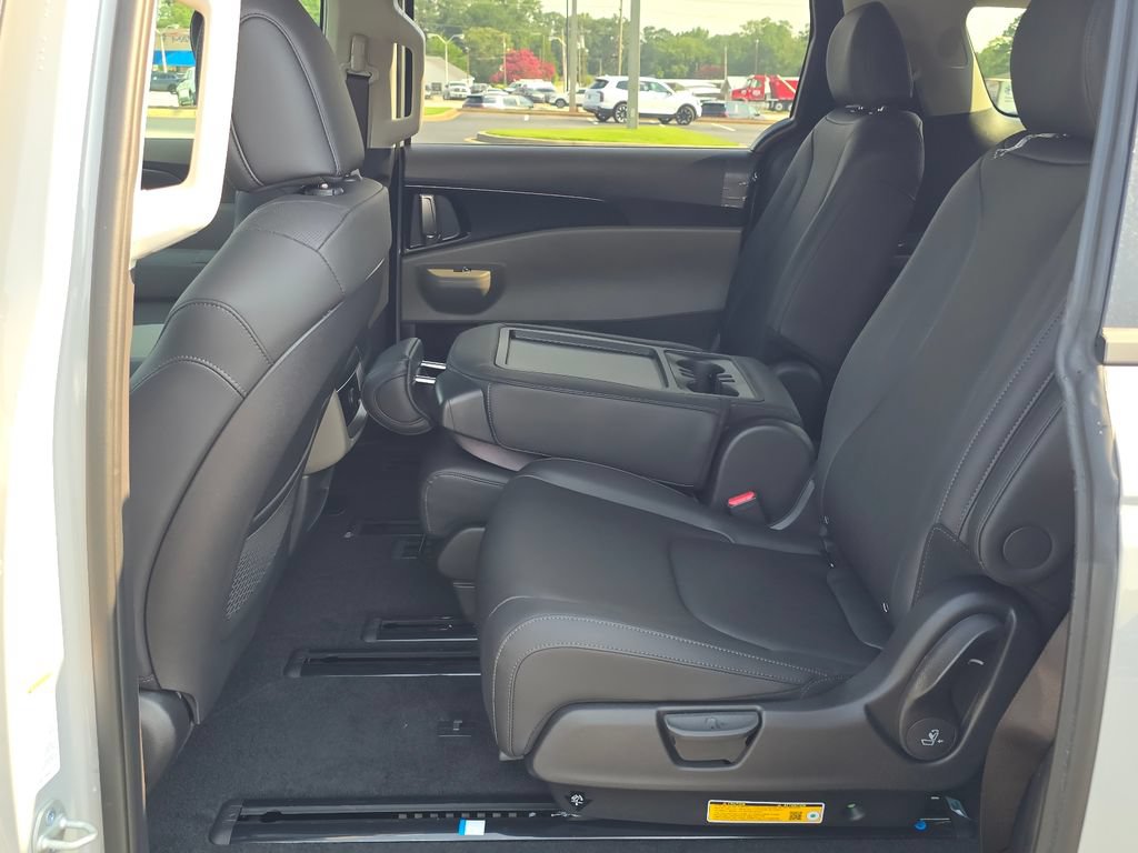 New 2027 Kia Carnival LX FWD image 13