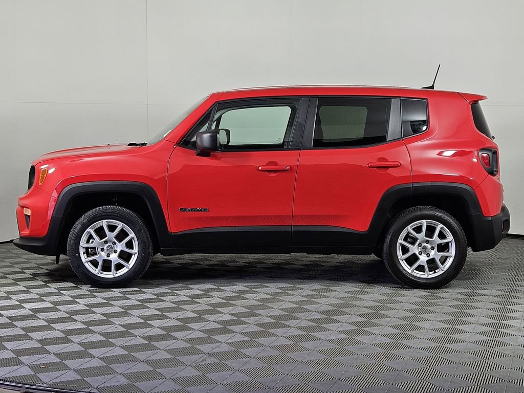 Used 2023 Jeep Renegade Latitude image 3