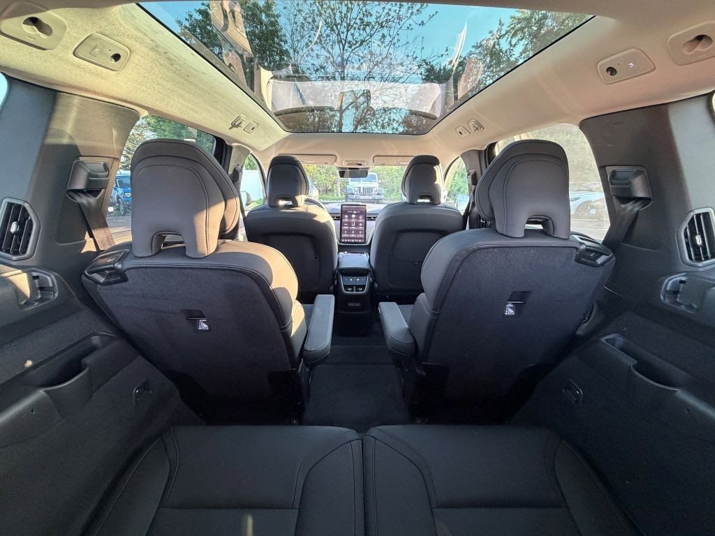 Used 2025 Volvo EX90 Ultra AWD/4WD image 24