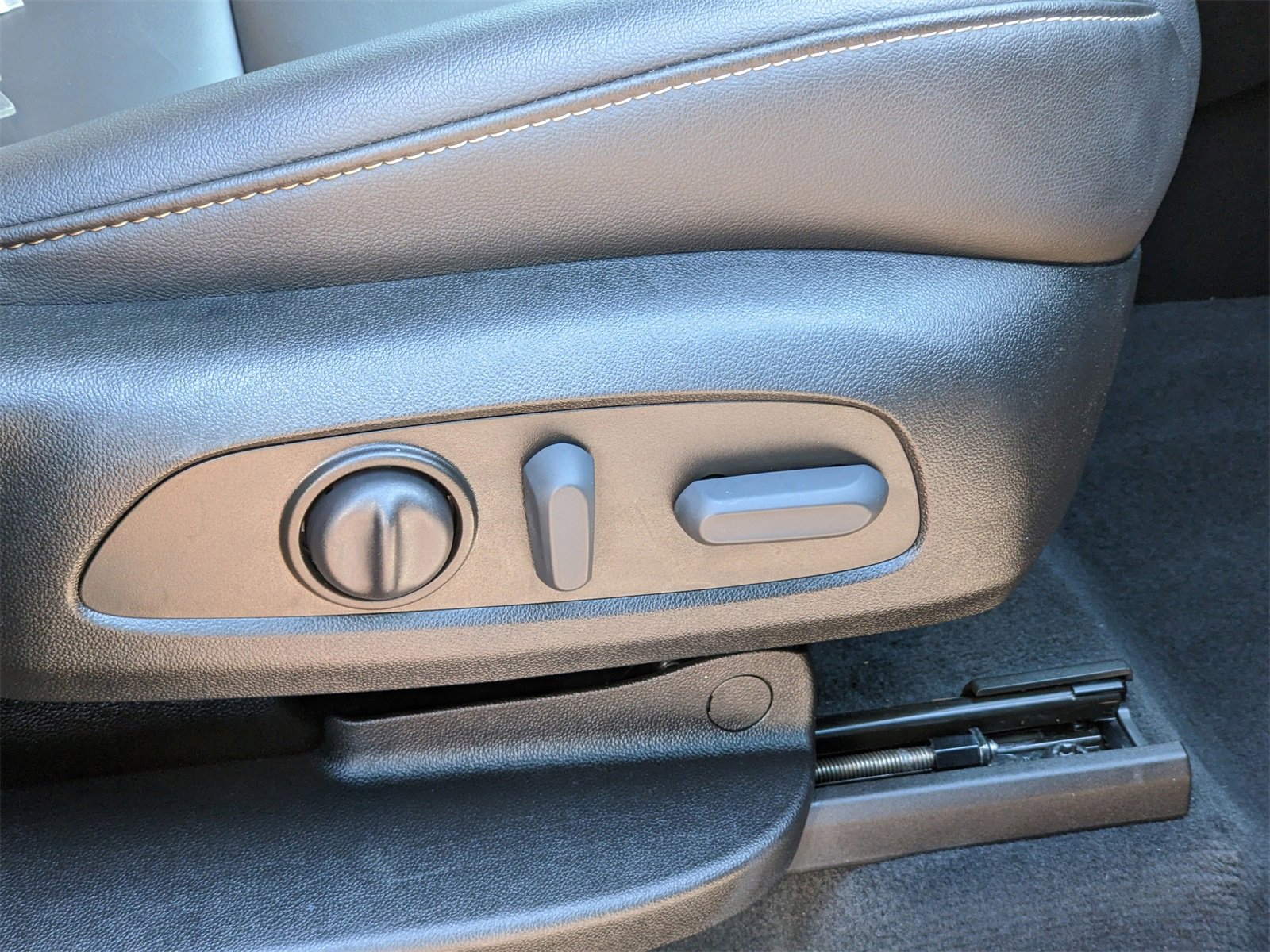 Used 2023 Chevrolet Traverse LT image 37