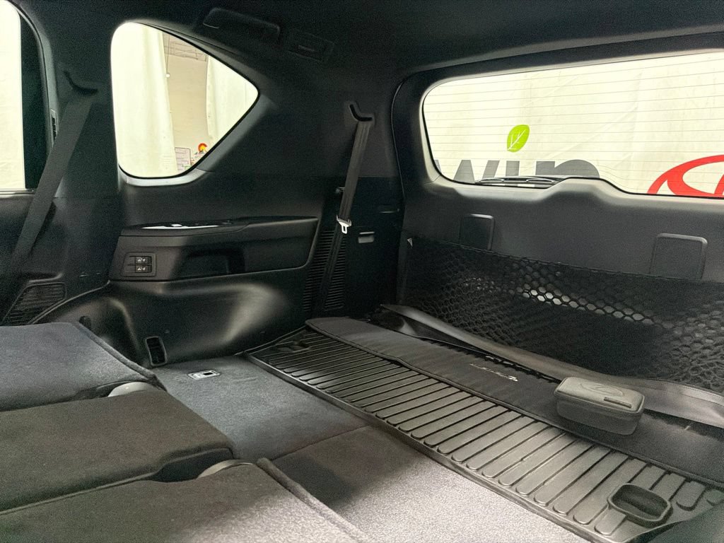 Used 2024 Lexus LX 600 4WD w/ Luxury Package image 21
