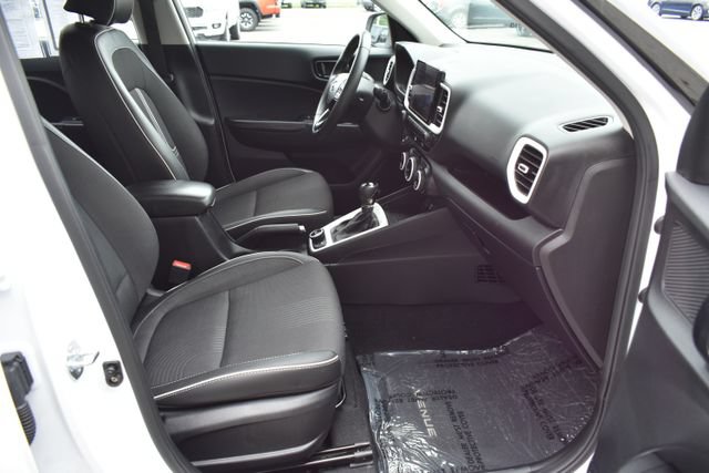 Used 2025 Hyundai Venue Limited FWD image 33