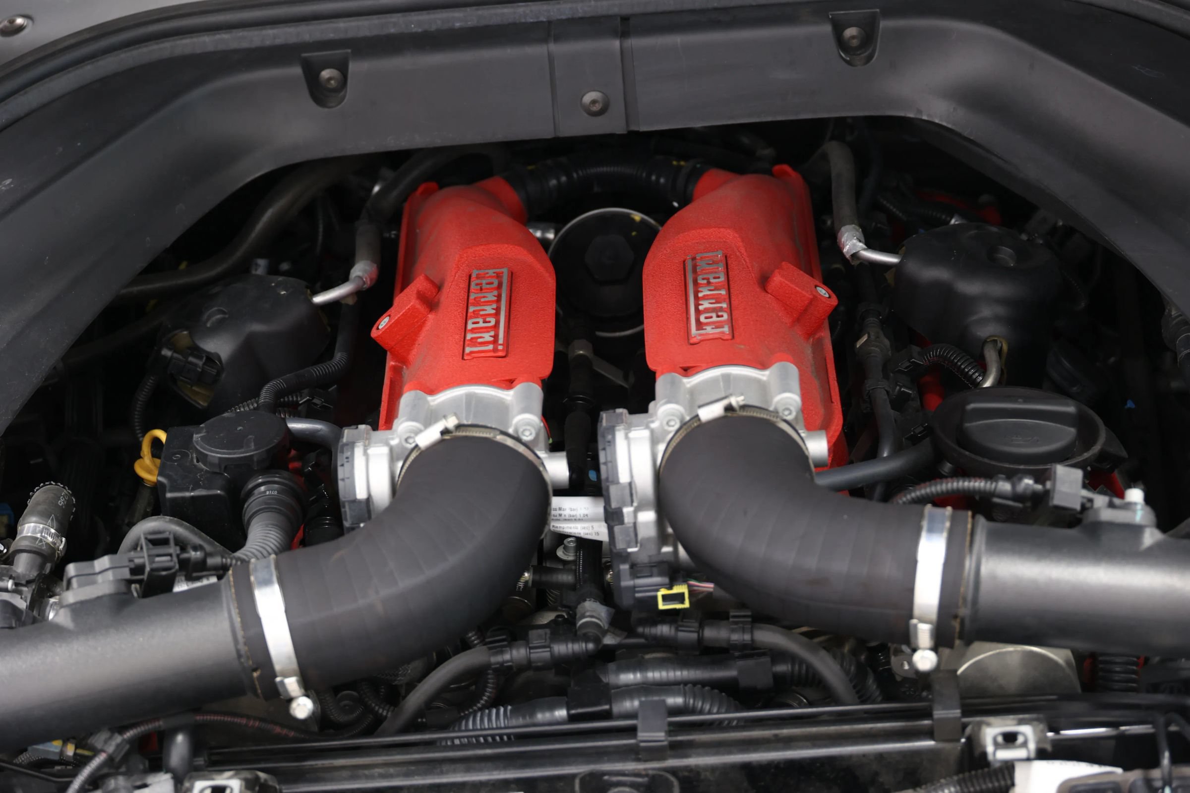 Used 2017 Ferrari California T RWD image 92