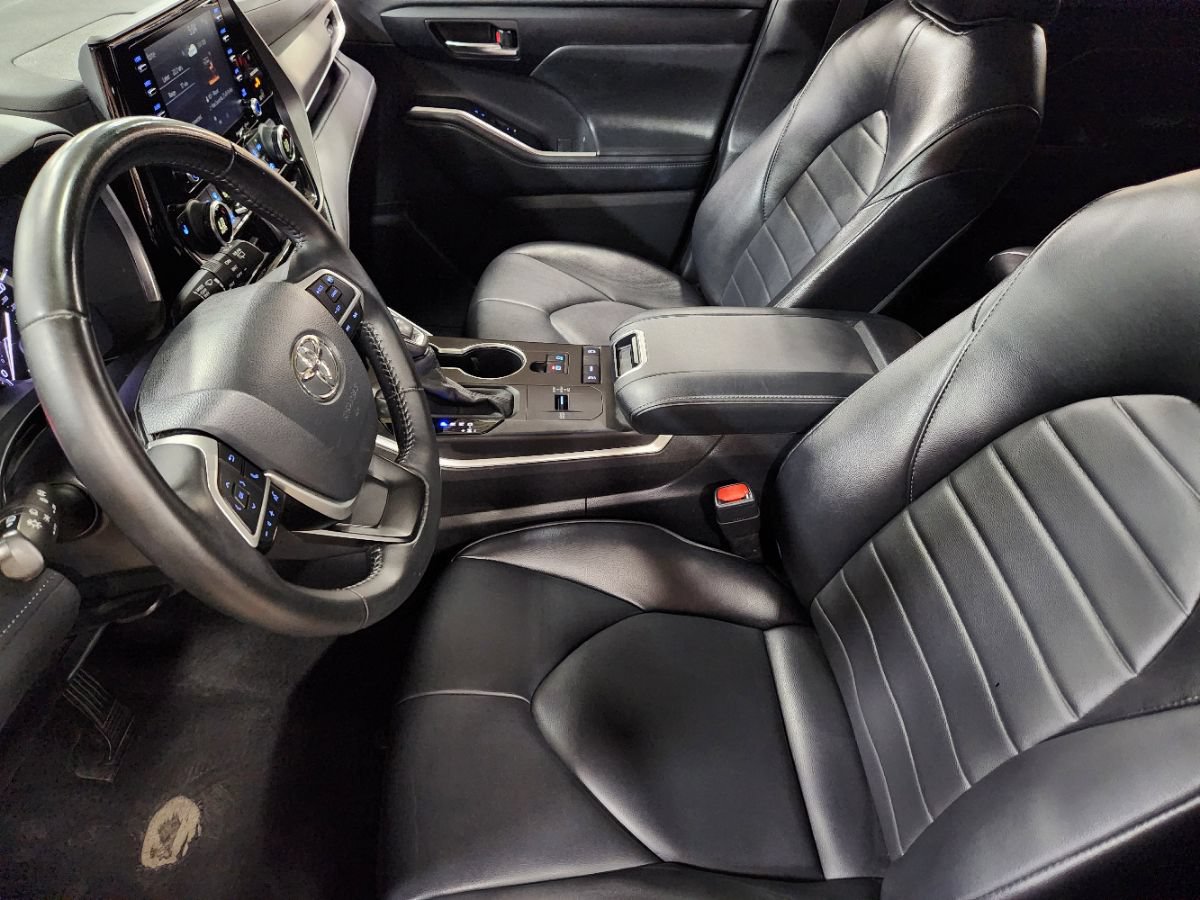 Used 2022 Toyota Highlander XLE FWD image 31