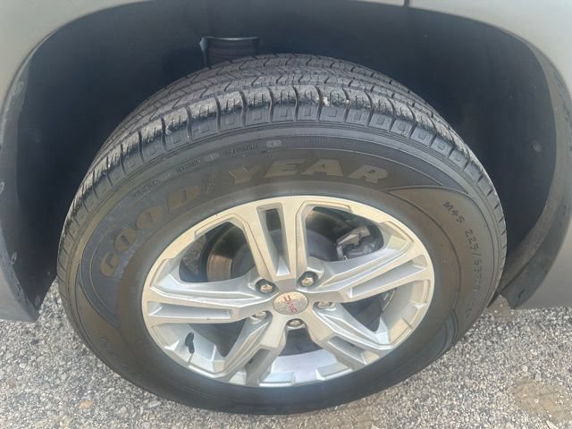 Used 2023 GMC Terrain SLE AWD/4WD image 13