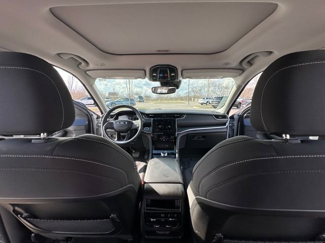 Used 2024 Jeep Grand Cherokee Laredo X image 26