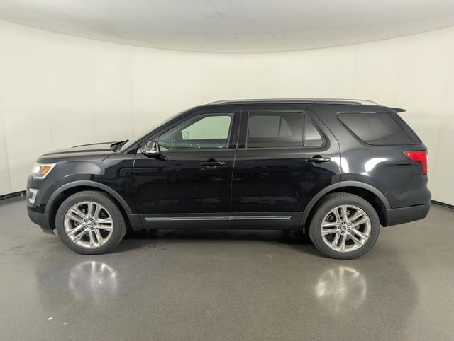 Used 2017 Ford Explorer XLT w/ Equipment Group 202A image 5