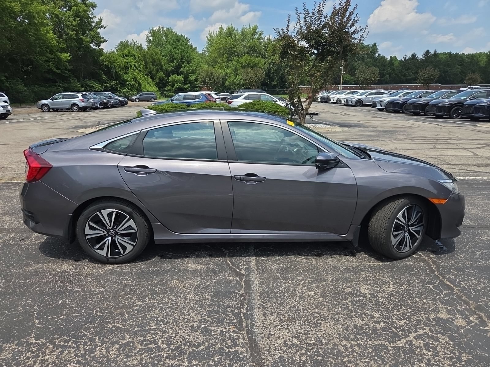 Used 2017 Honda Civic EX-L image 2