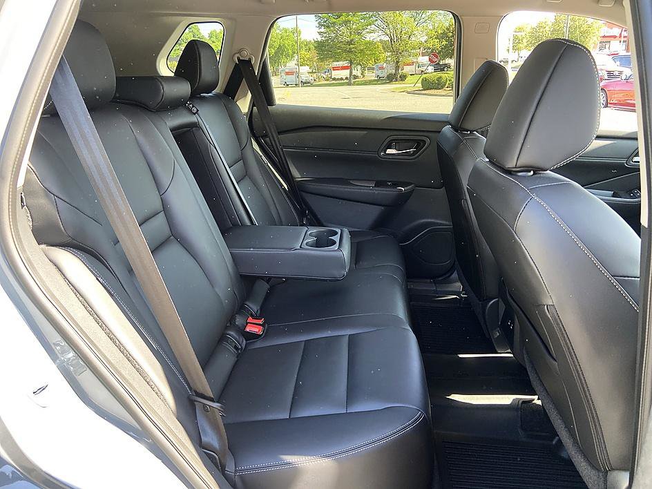 Certified 2024 Nissan Rogue SL image 18