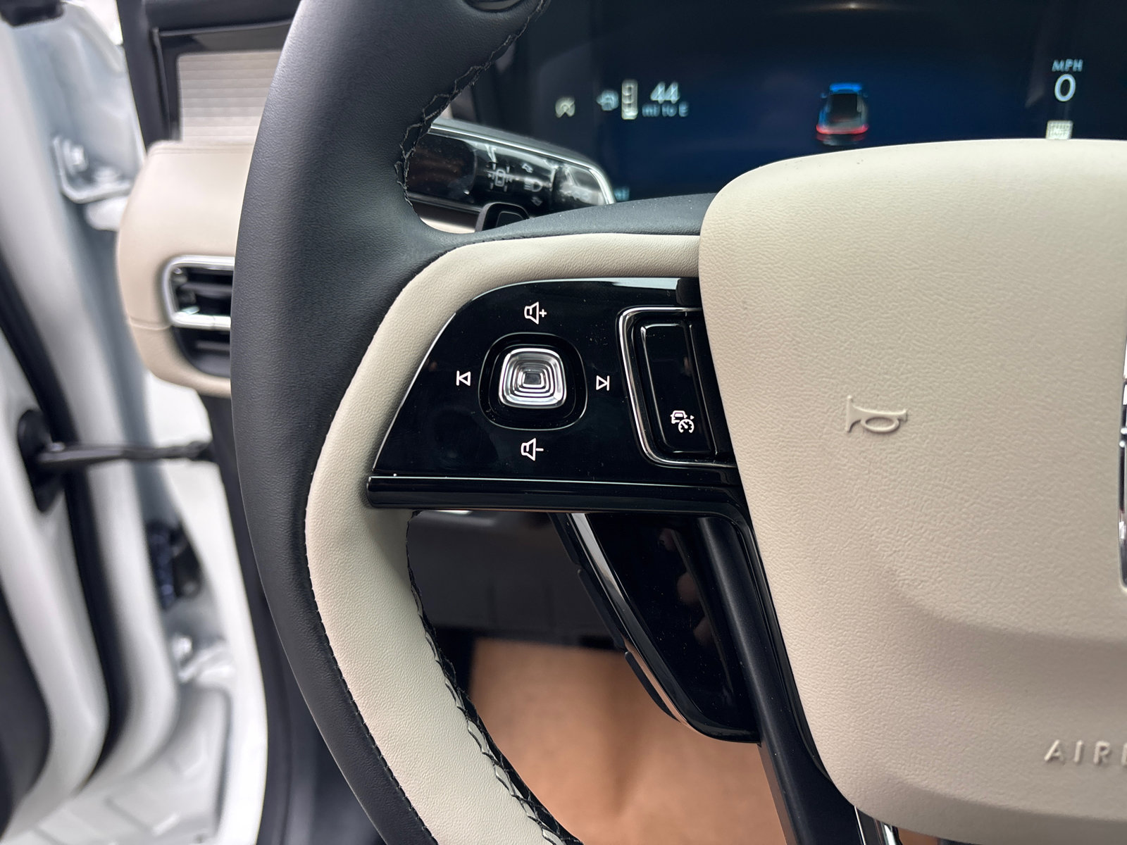 New 2026 Lincoln Corsair Premiere image 17