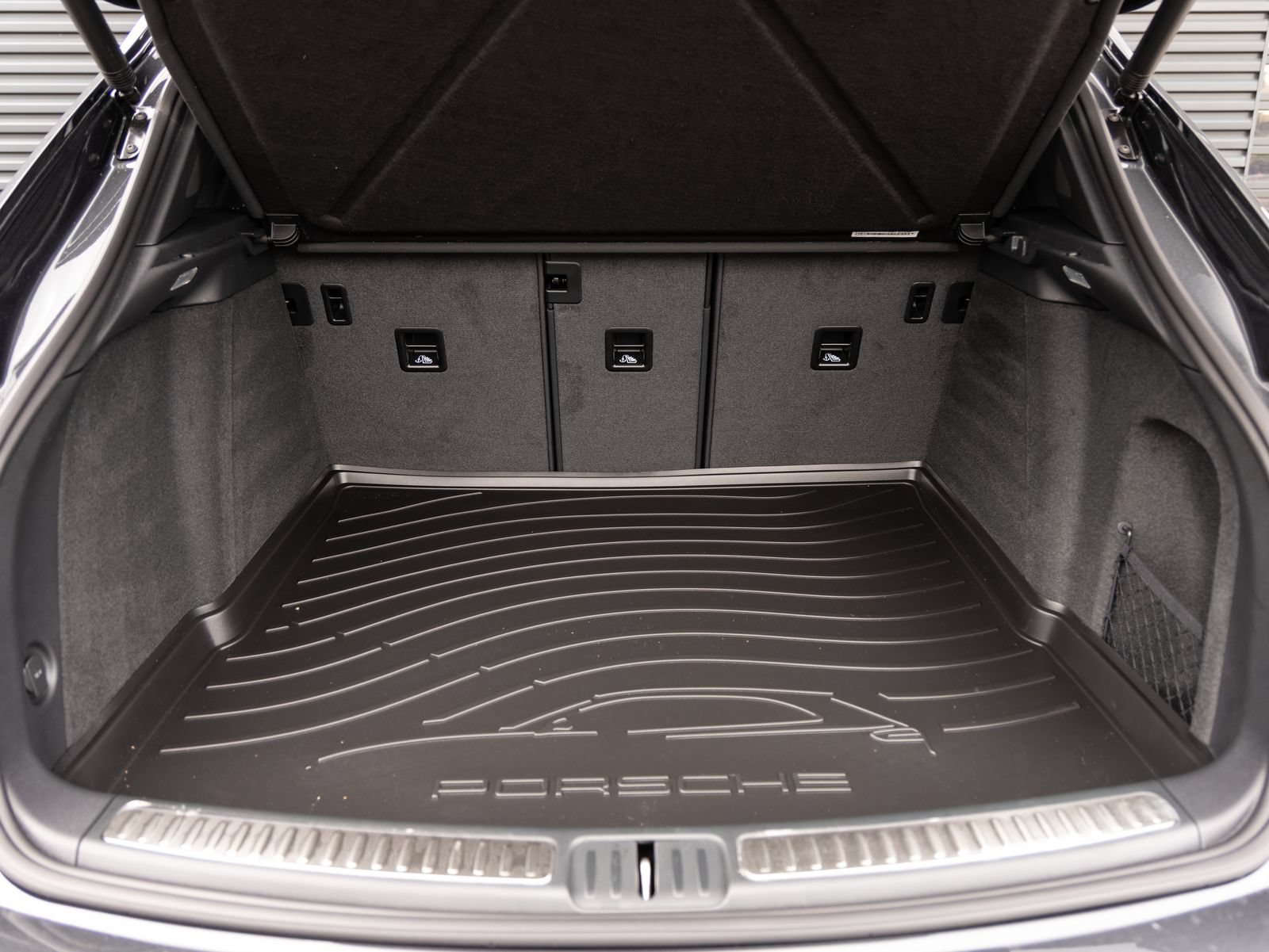 Certified 2026 Porsche Macan AWD/4WD image 28