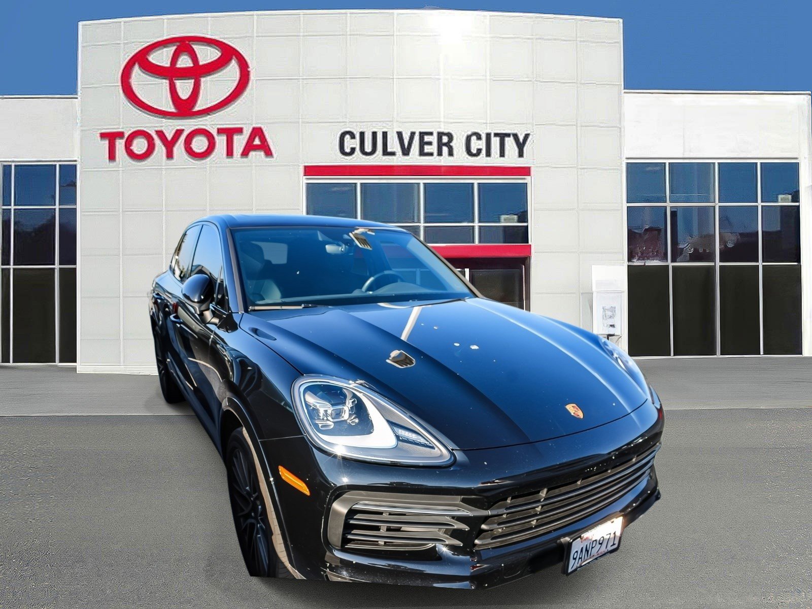 Used 2022 Porsche Cayenne image 1