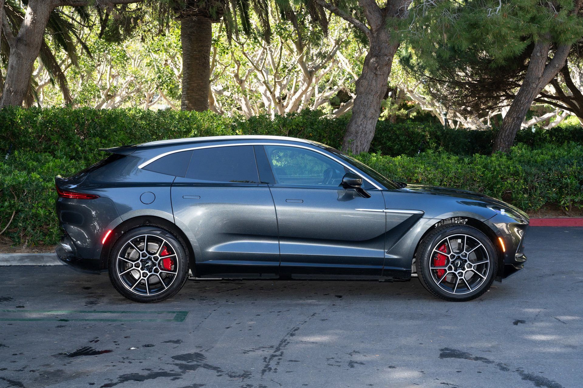 Used 2021 Aston Martin DBX image 26