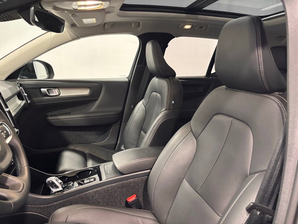 Certified 2025 Volvo XC40 B5 Plus image 15