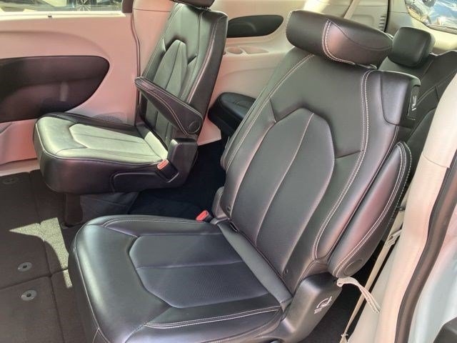 Used 2024 Chrysler Pacifica Touring-L FWD image 23