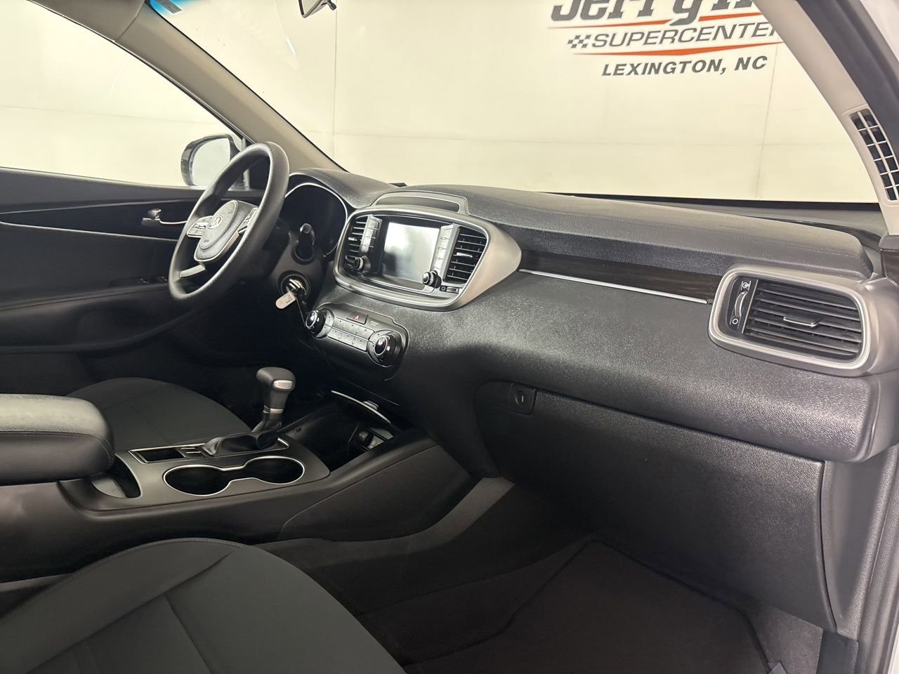 Used 2020 Kia Sorento LX image 30