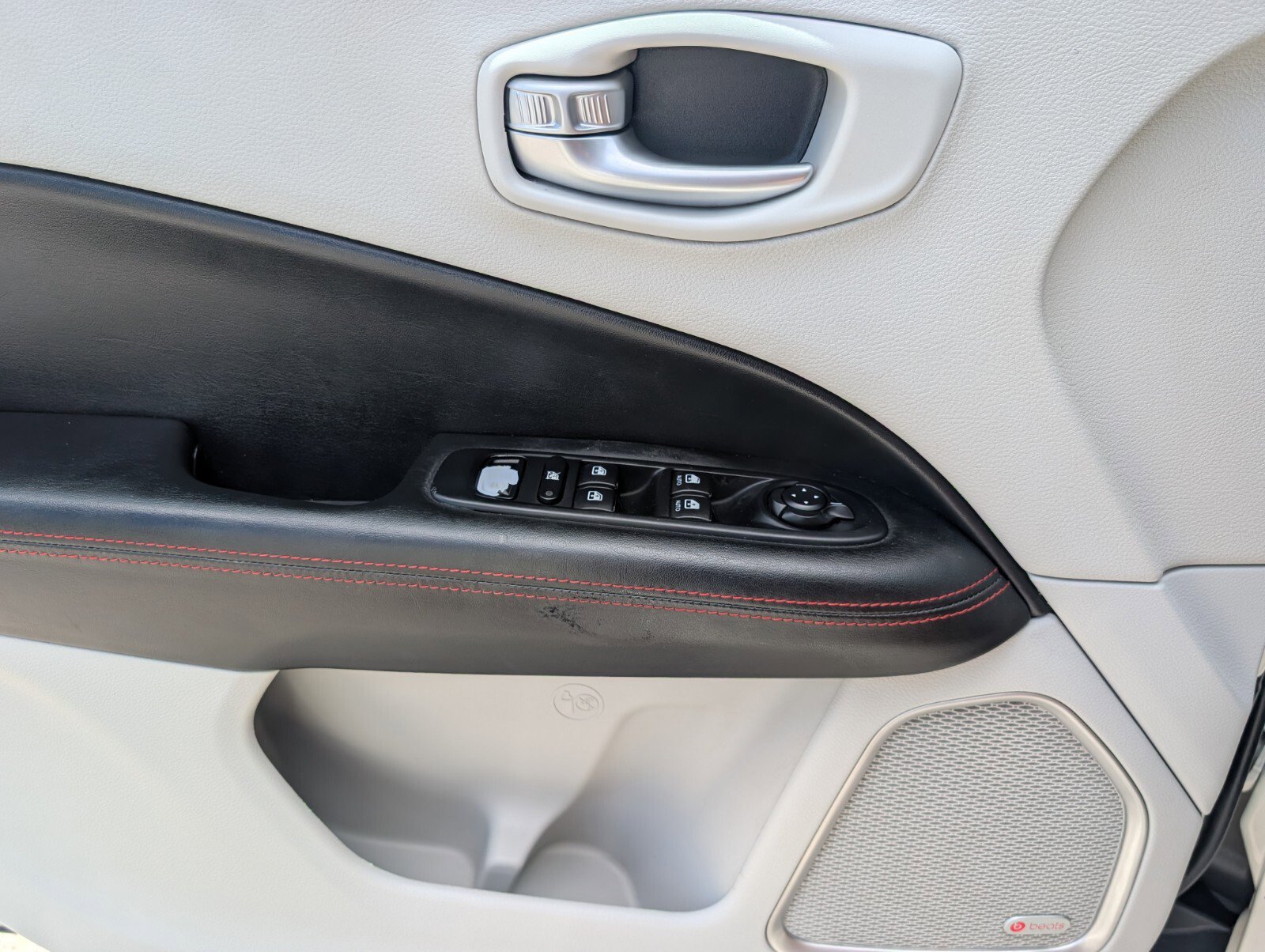 Used 2018 Jeep Compass Limited w/ Navigation Group FWD image 31