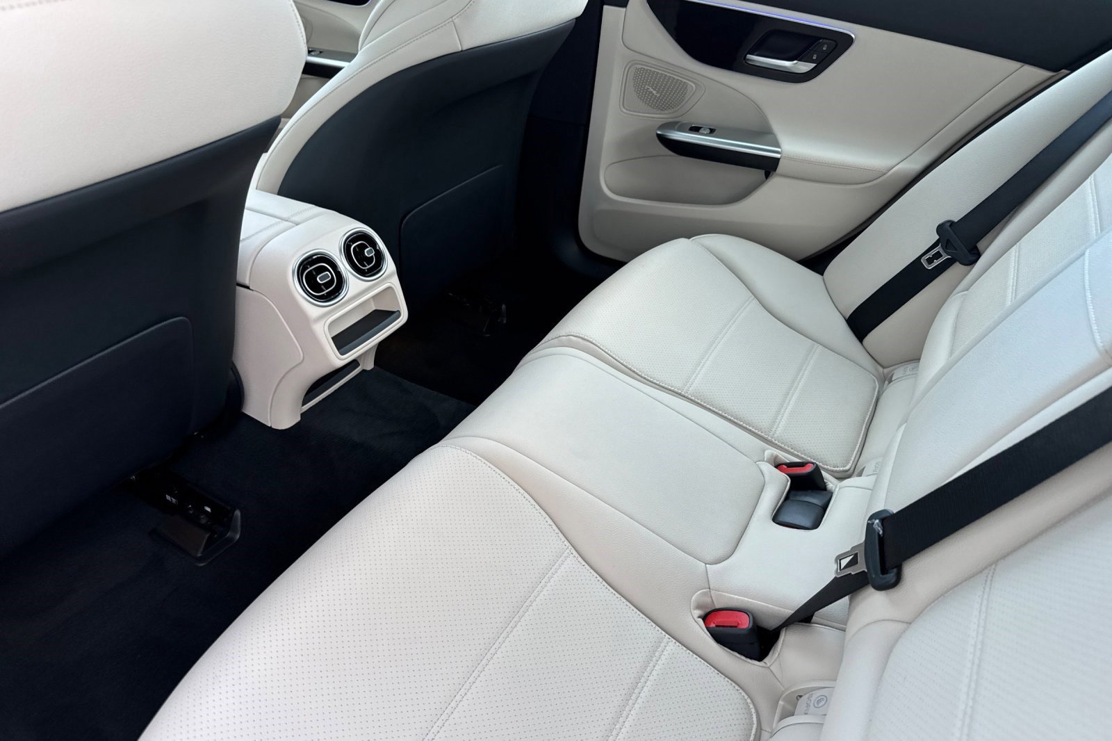 Certified 2026 Mercedes-Benz C 300 Sedan image 25