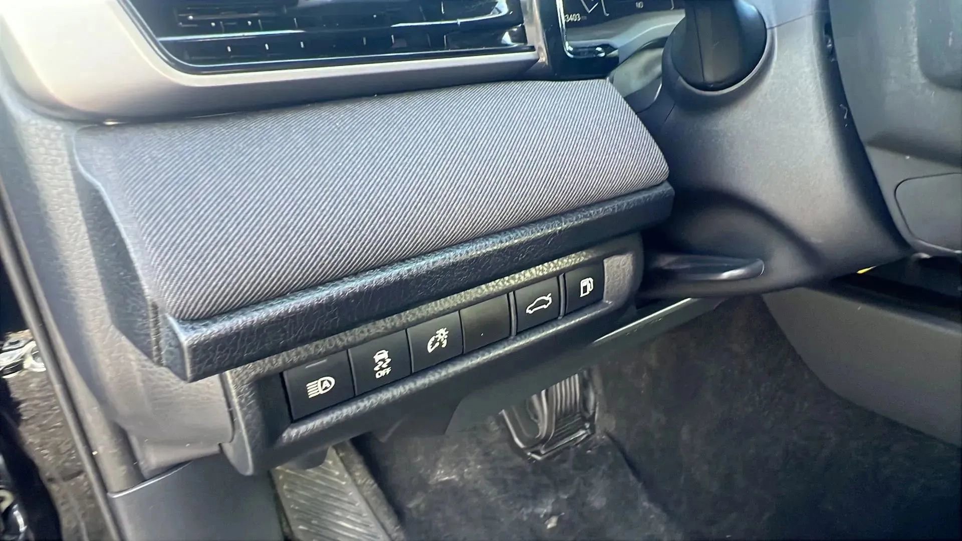 Used 2025 Toyota Camry LE image 24