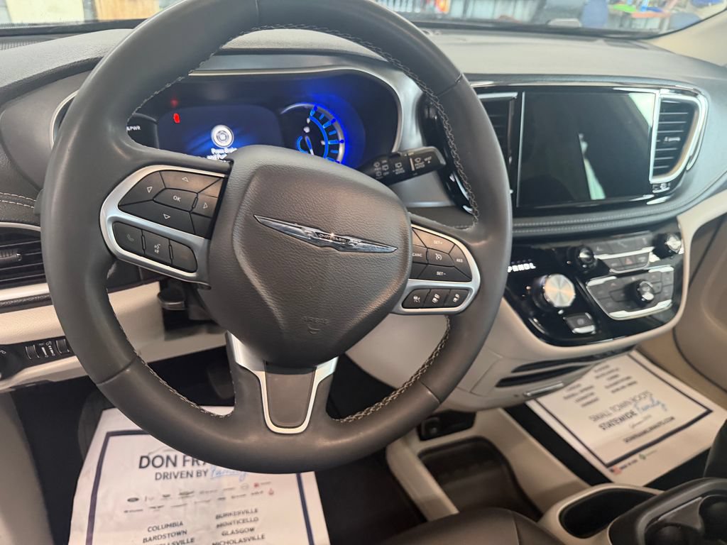Used 2023 Chrysler Pacifica Touring-L FWD image 12