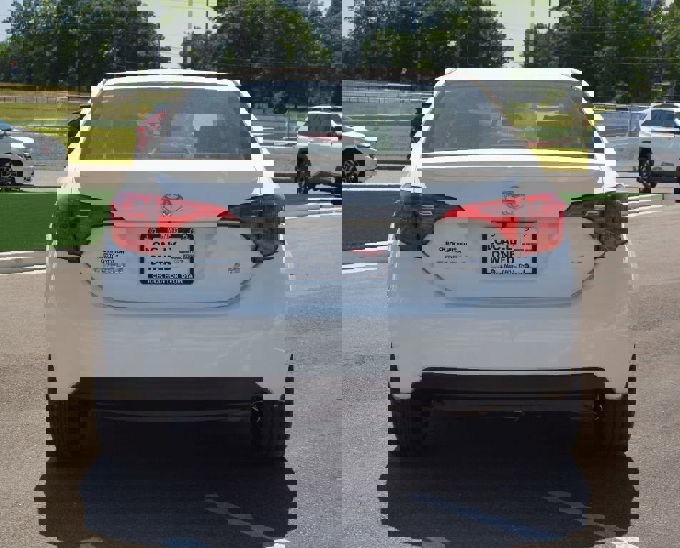 Used 2018 Toyota Corolla SE FWD image 3