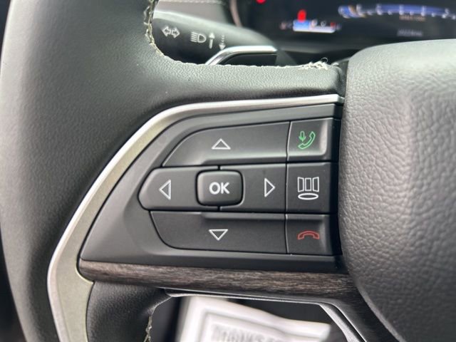 Used 2024 Jeep Grand Cherokee Limited w/ Black Appearance Package AWD/4WD image 16