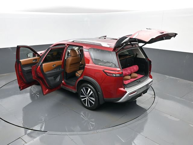 Used 2024 Nissan Pathfinder Platinum w/ Cargo Package image 32