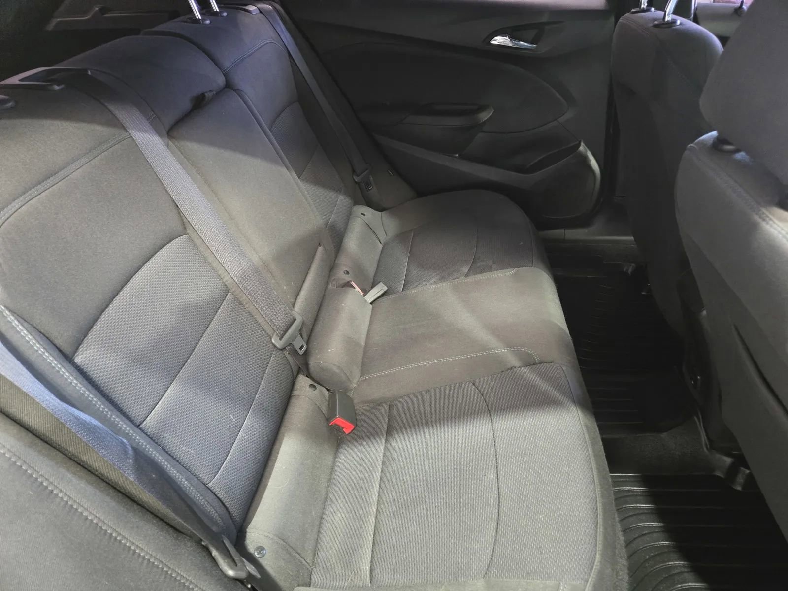 Used 2018 Chevrolet Cruze LT w/ Sun And Sound Package FWD image 9