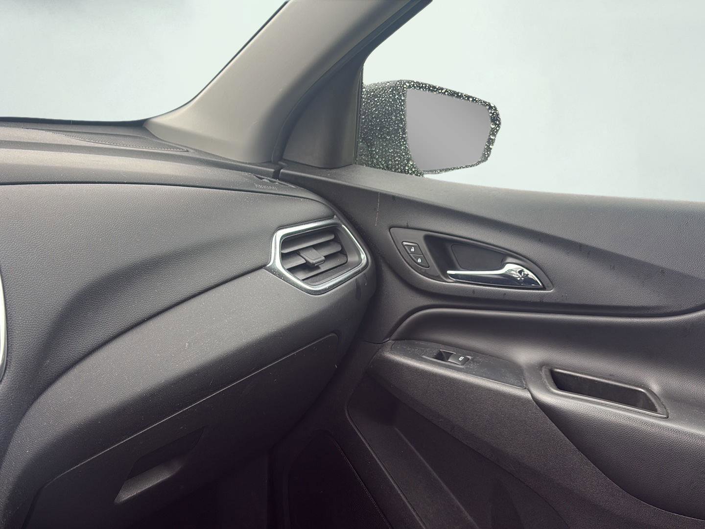 Used 2019 Chevrolet Equinox LT w/ Driver Convenience Package image 17