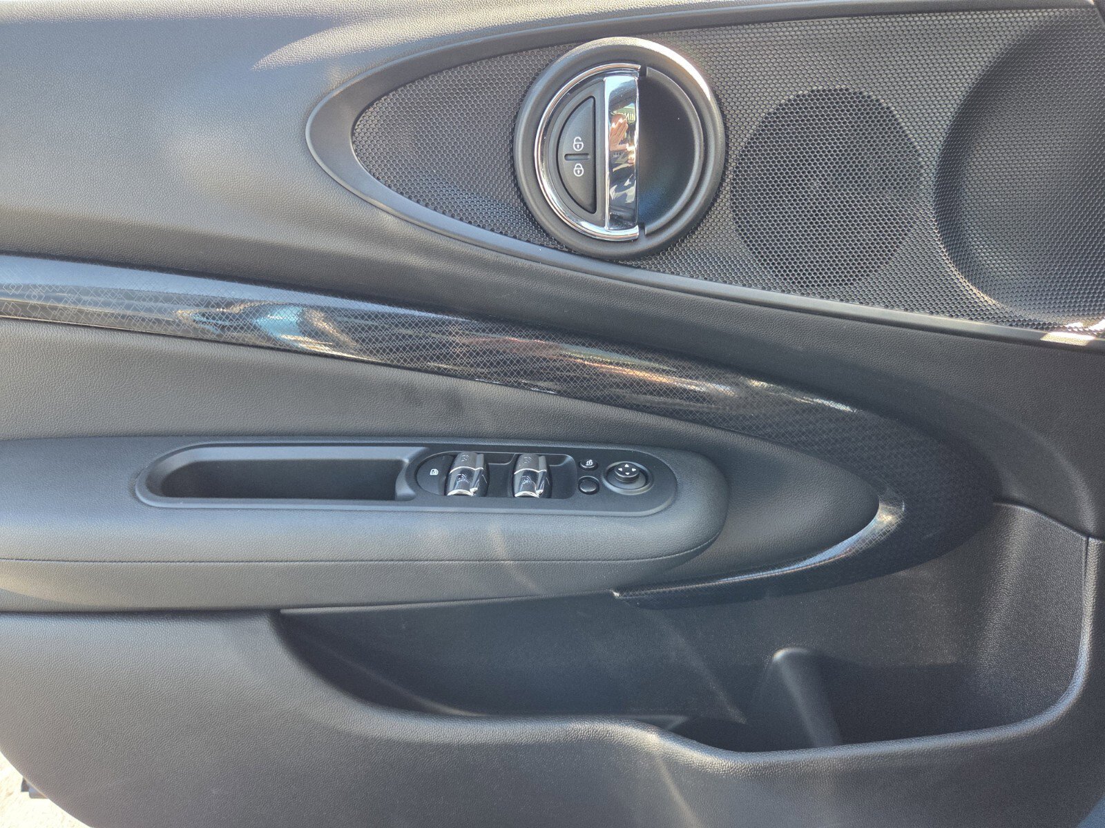 Used 2022 MINI Cooper Clubman S w/ Premium Package image 21