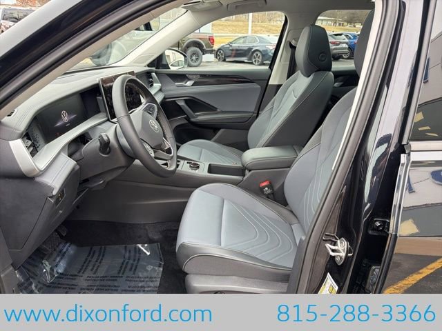 New 2025 Volkswagen Tiguan SE image 9