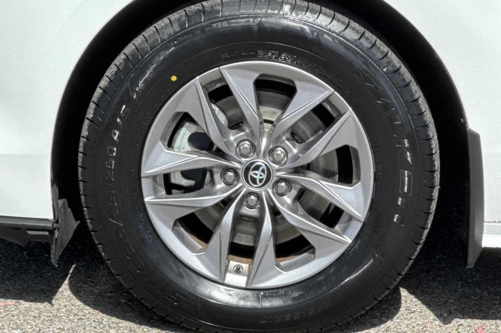 Used 2023 Toyota Sienna LE FWD image 26