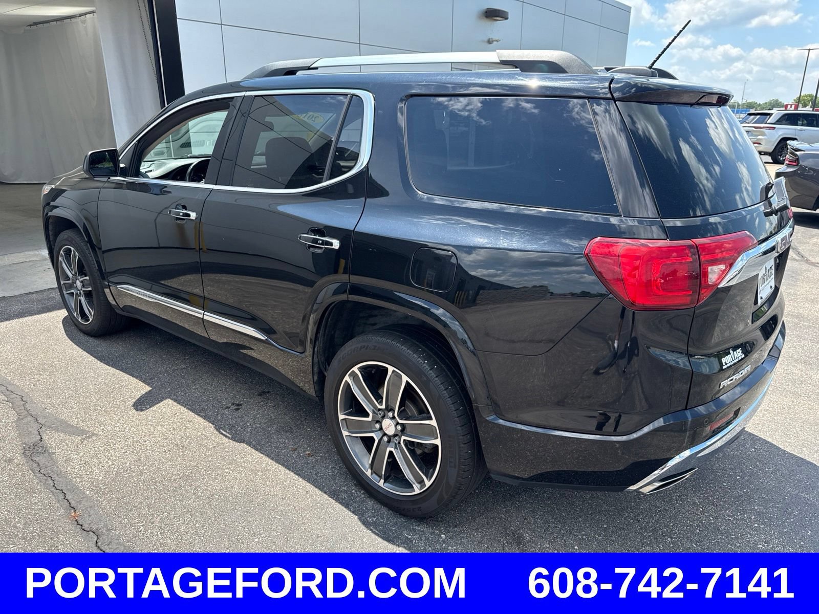 Used 2018 GMC Acadia Denali w/ Technology Package AWD/4WD image 4