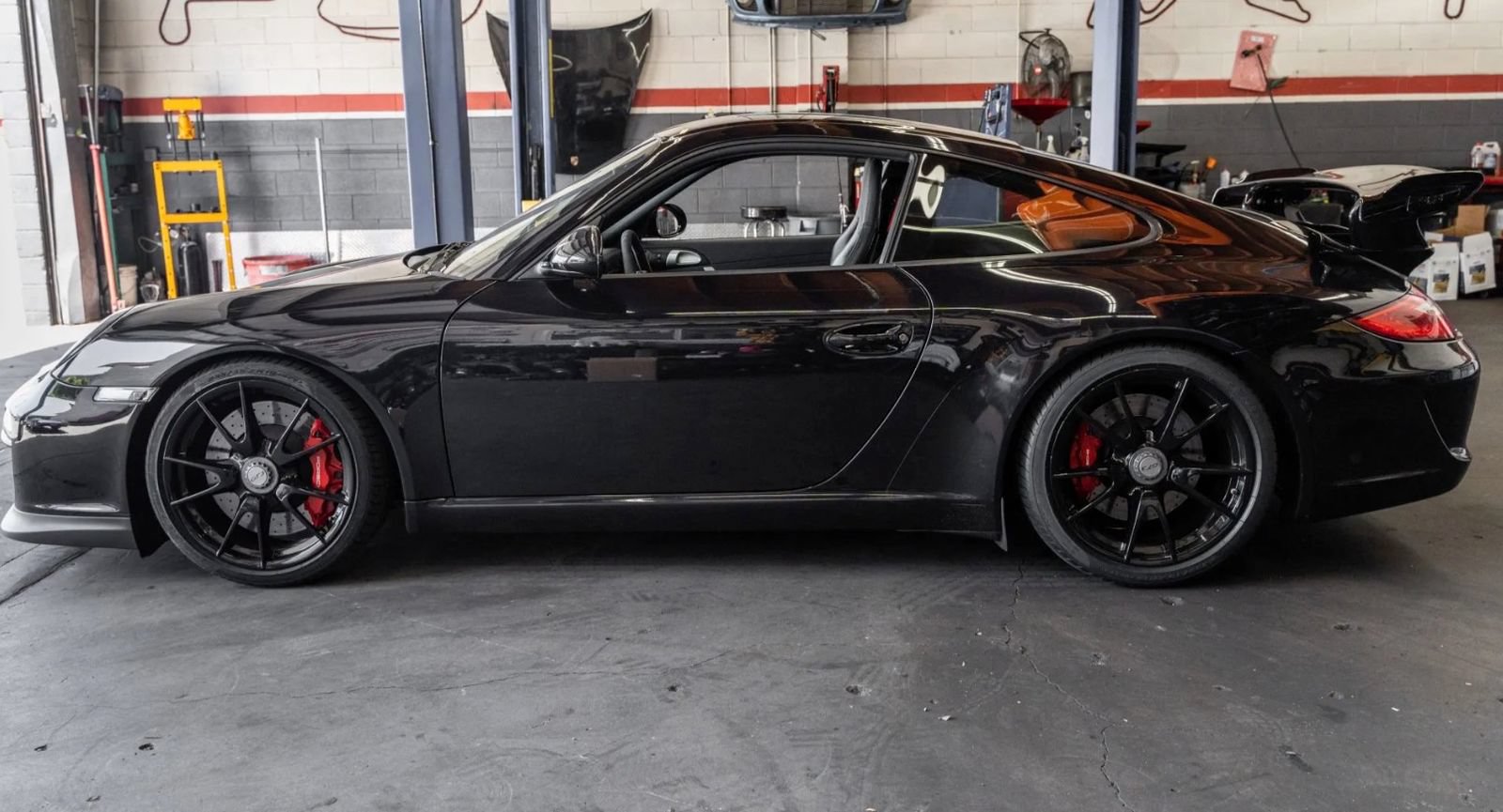 Used 2010 Porsche 911 GT3 RWD image 2
