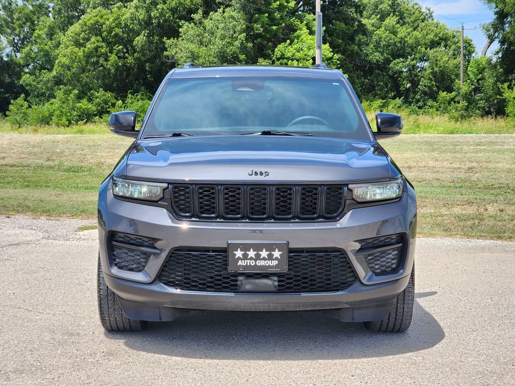Used 2023 Jeep Grand Cherokee Altitude RWD image 2