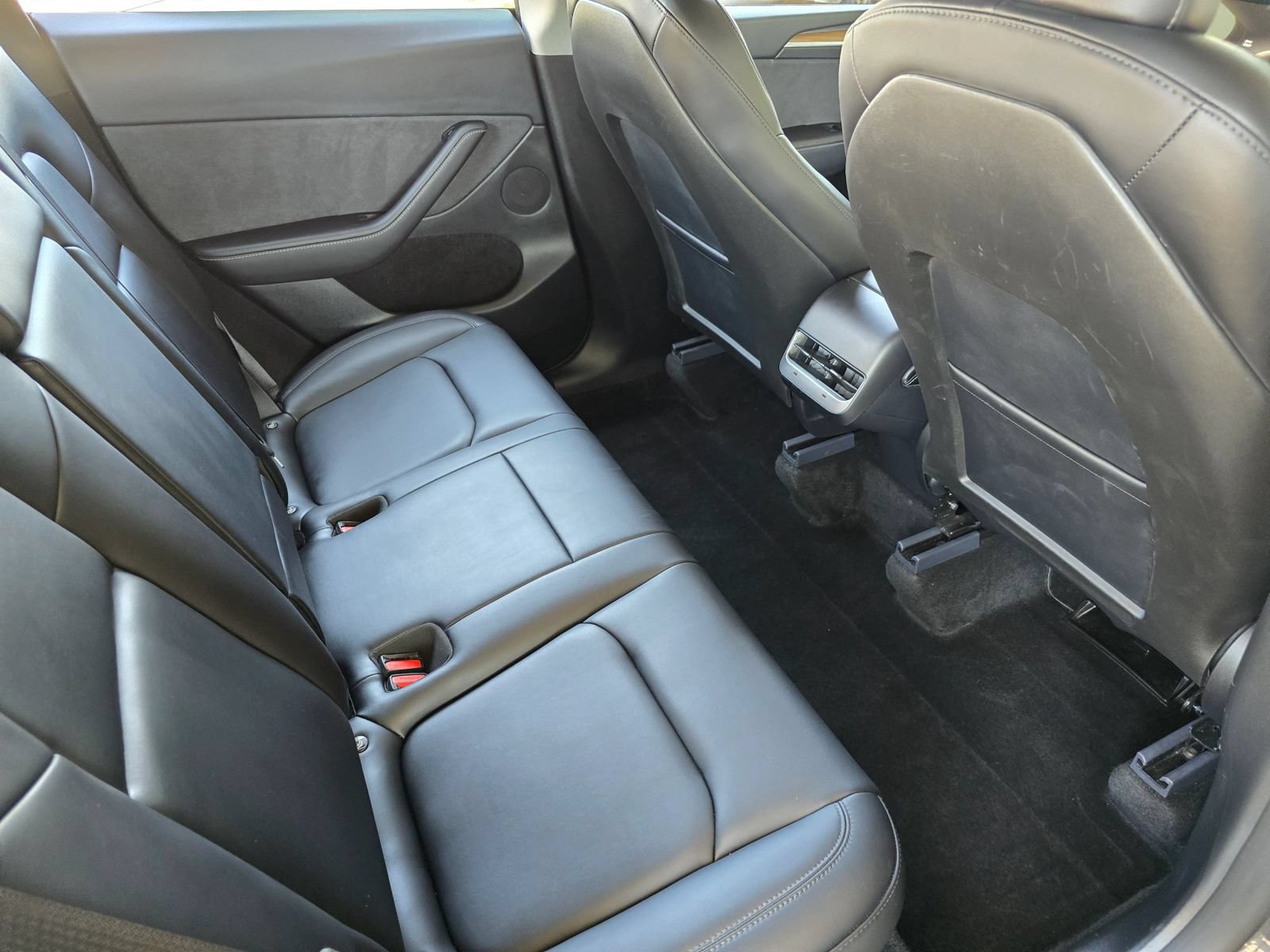 Used 2024 Tesla Model Y 2WD image 31