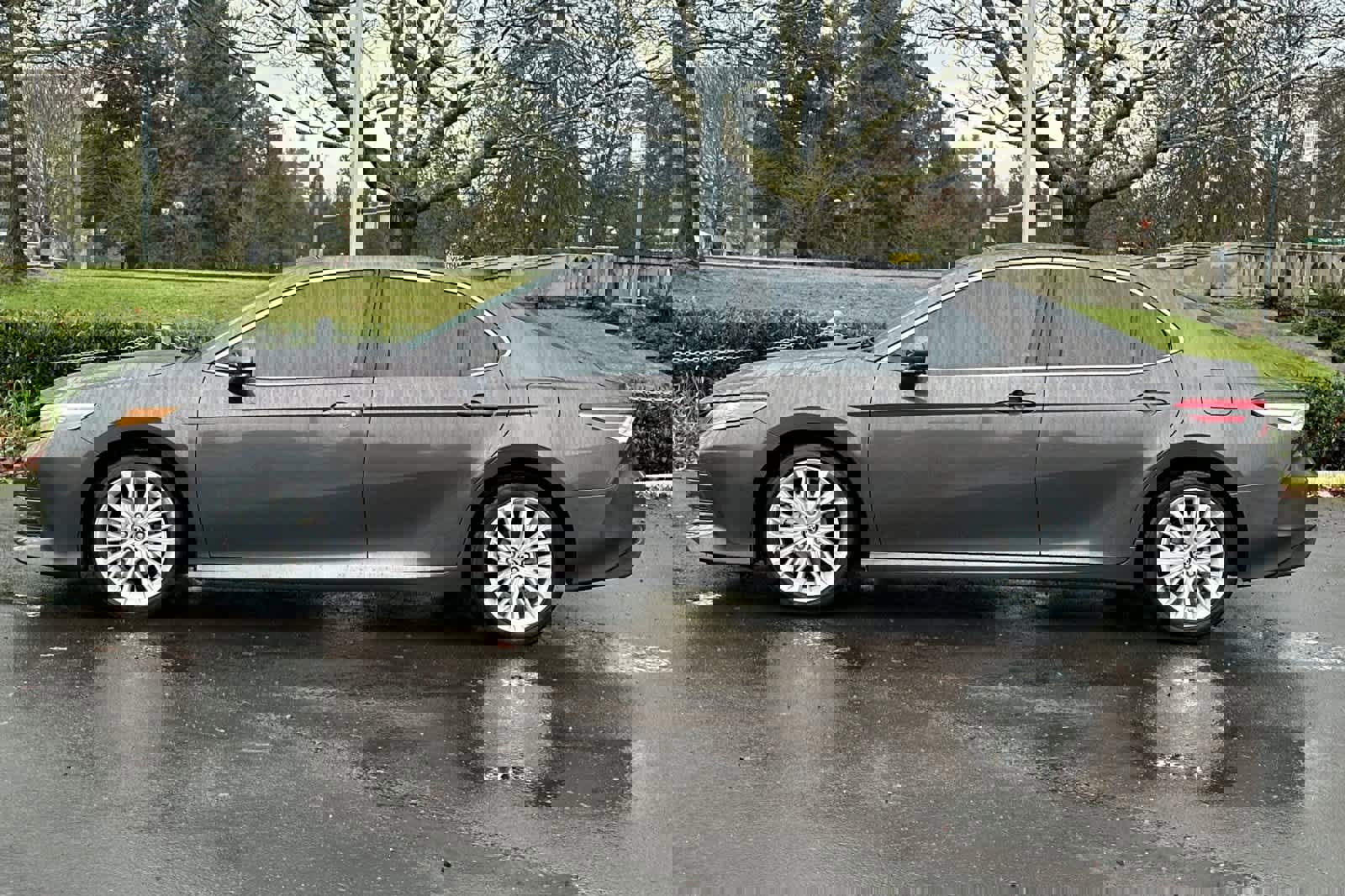 Used 2018 Toyota Camry XLE w/ Driver Assist Package image 5