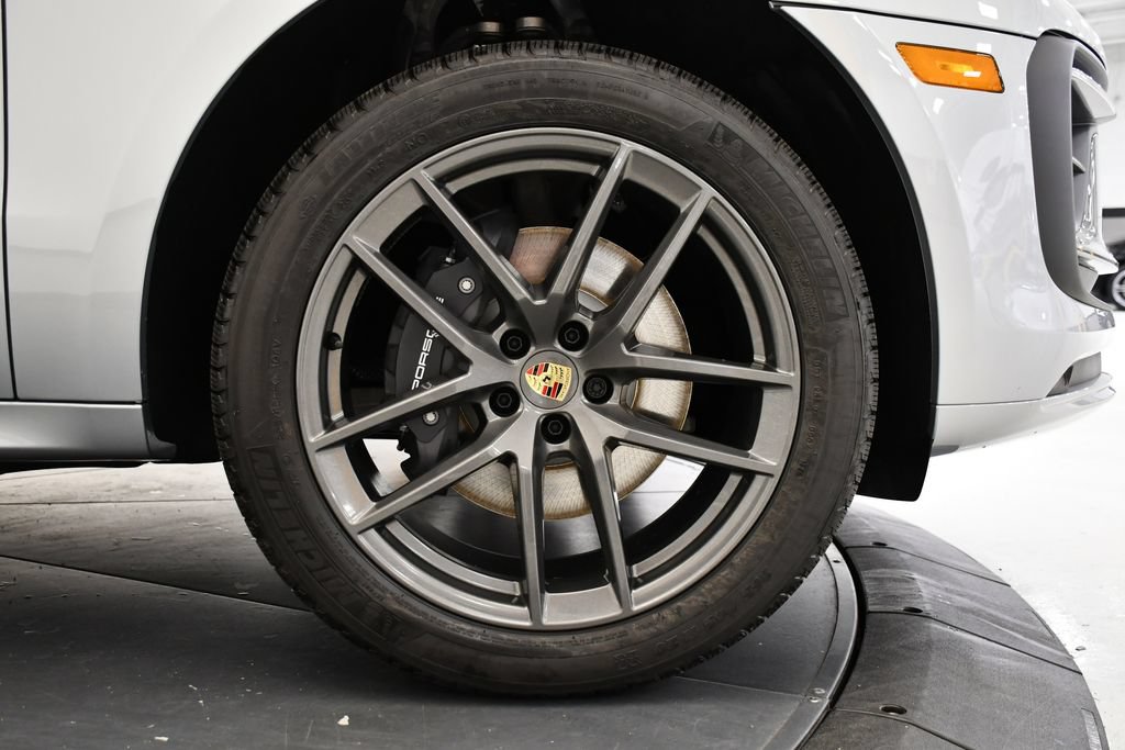 Certified 2026 Porsche Macan Turbo AWD/4WD image 19