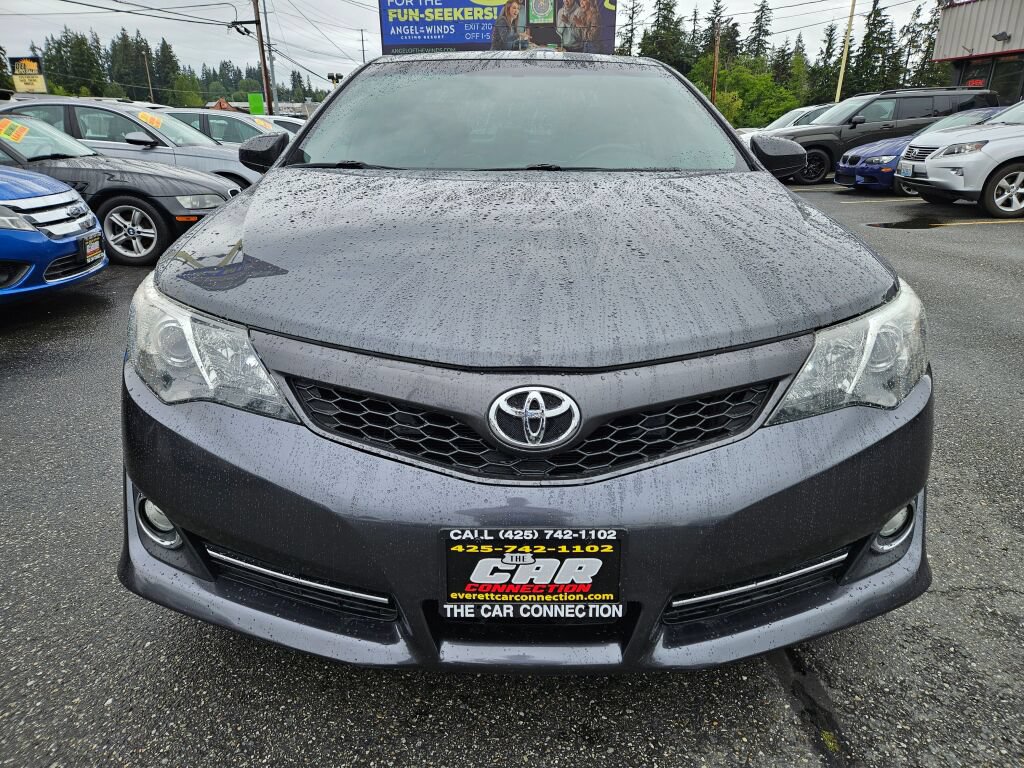 Used 2012 Toyota Camry SE w/ Leather Pkg FWD image 2